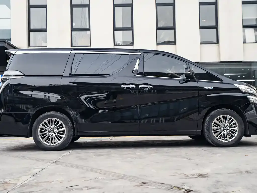 Toyota Vellfire — фото 2