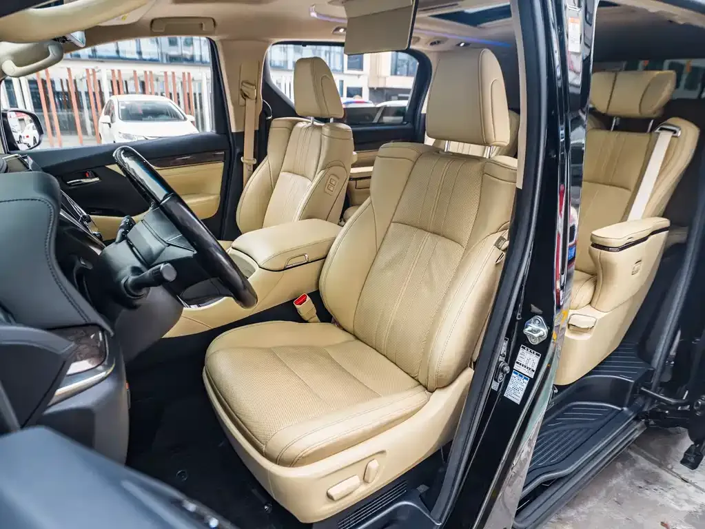 Toyota Vellfire — фото 4