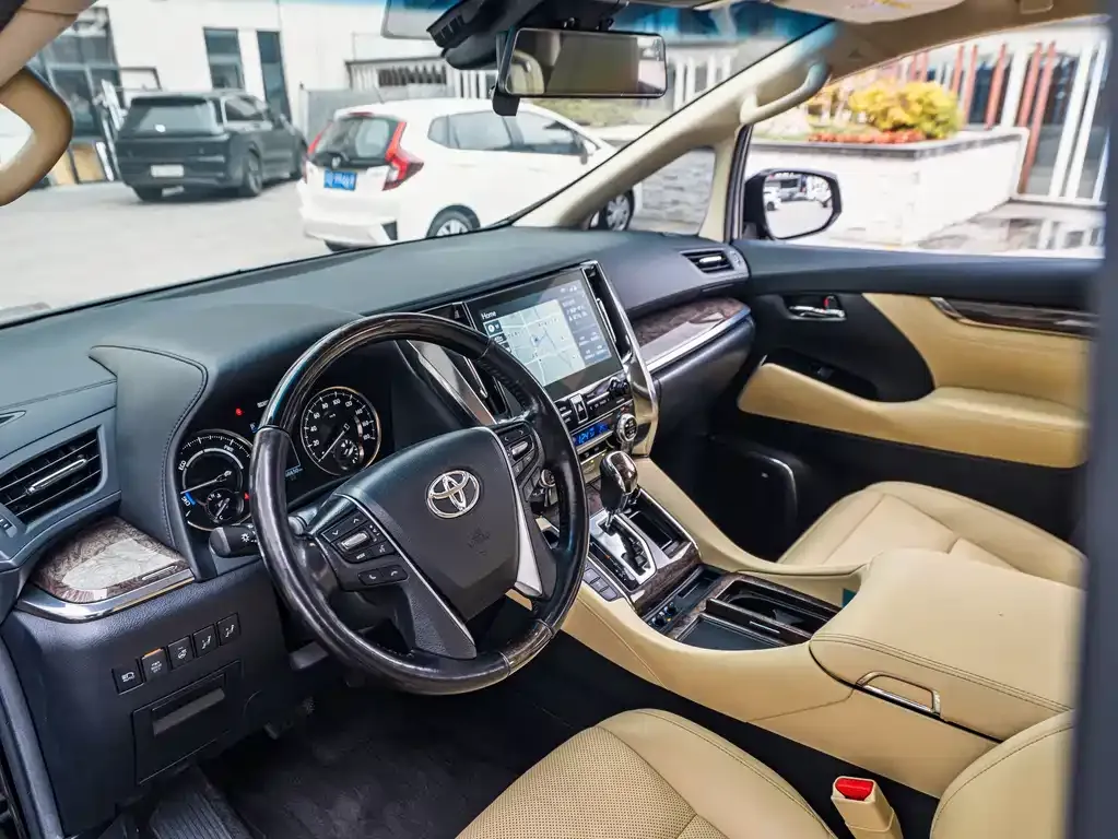 Toyota Vellfire — фото 8