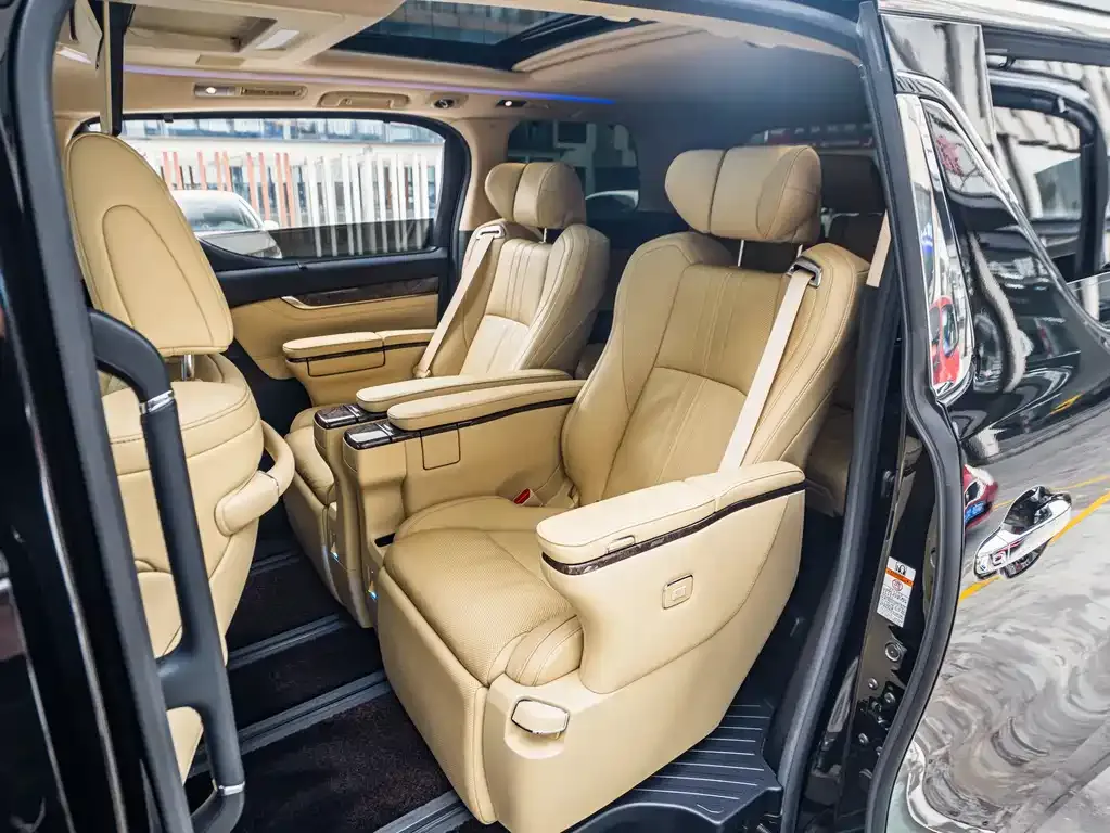 Toyota Vellfire — фото 10