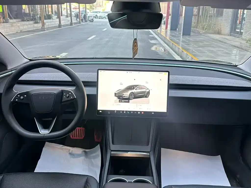 Tesla Model 3 — фото 3