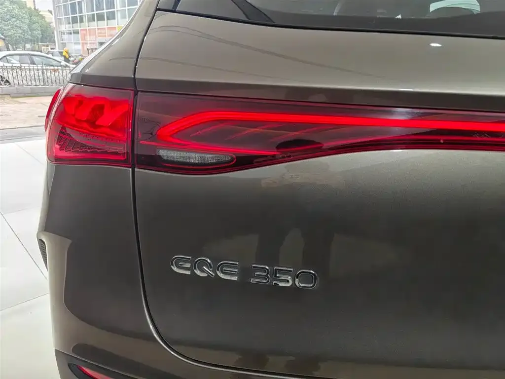 Mercedes-Benz EQE SUV — фото 7