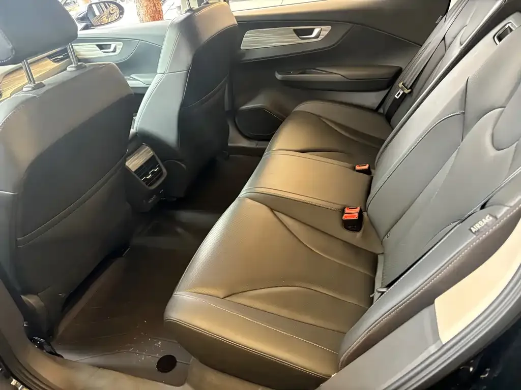 Hongqi E-QM5 — фото 6