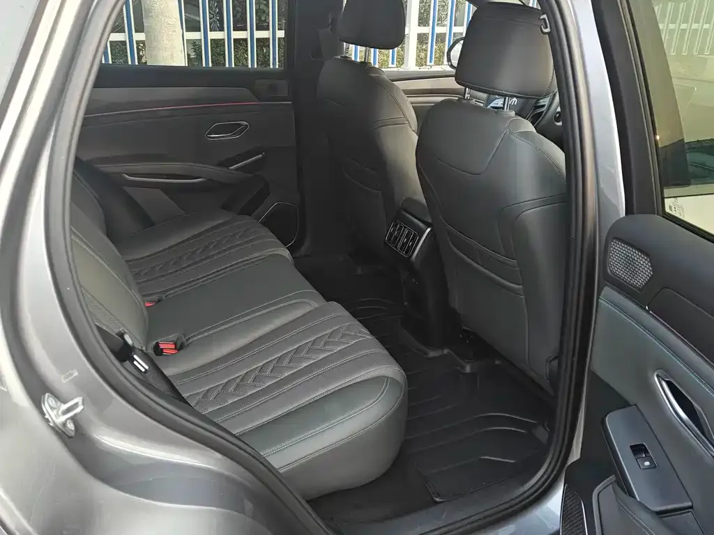 BYD L DM-i — фото 3