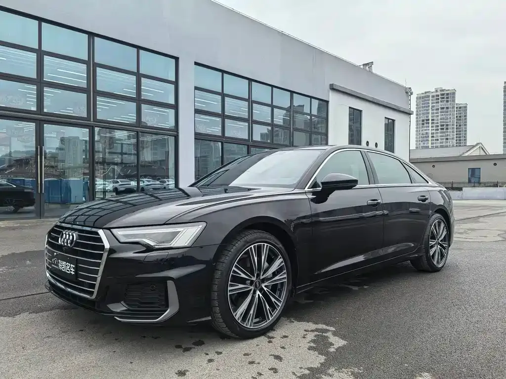Audi A6L — фото 1