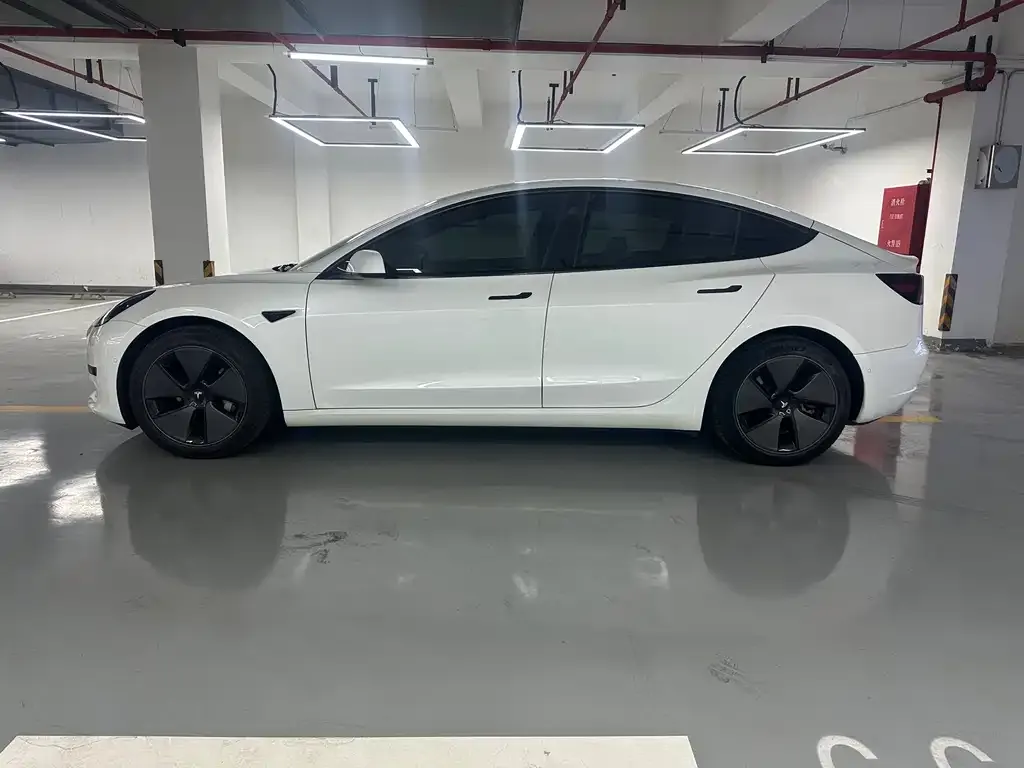 Tesla Model 3 — фото 2