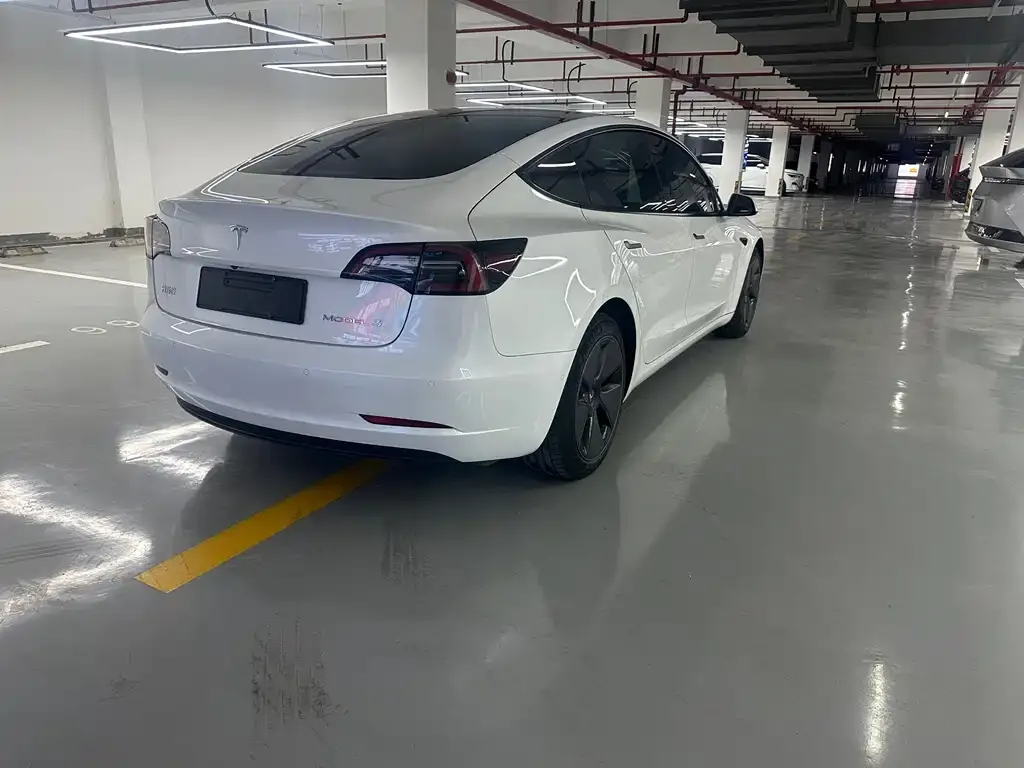 Tesla Model 3 — фото 5