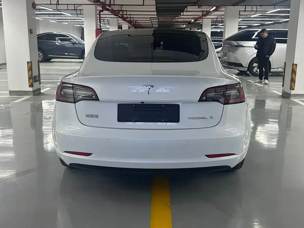 Tesla Model 3 — фото 7