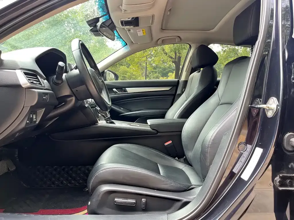 Honda Accord — фото 10