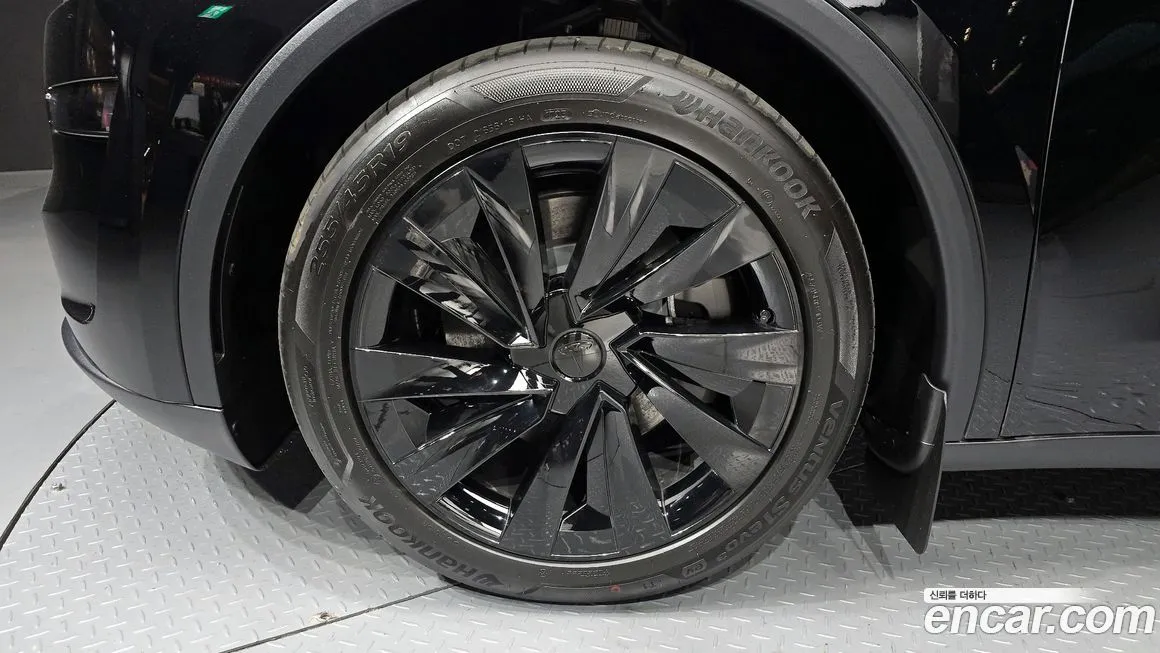 Tesla Model Y — фото 5