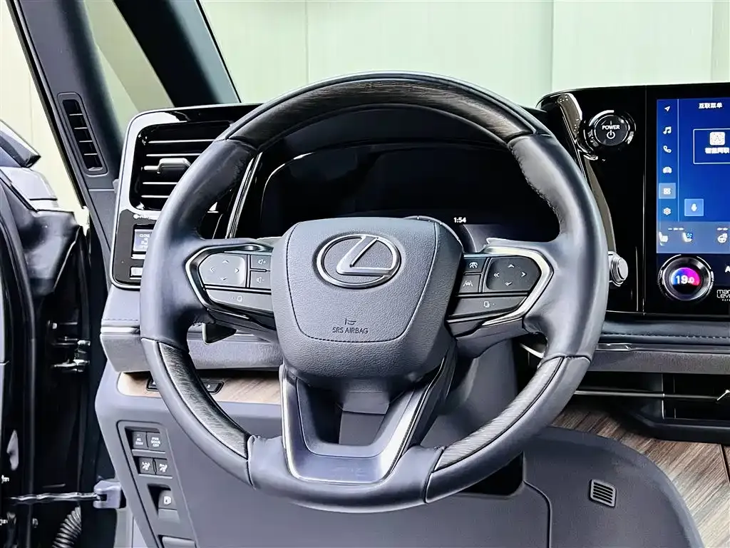 Lexus LM — фото 8