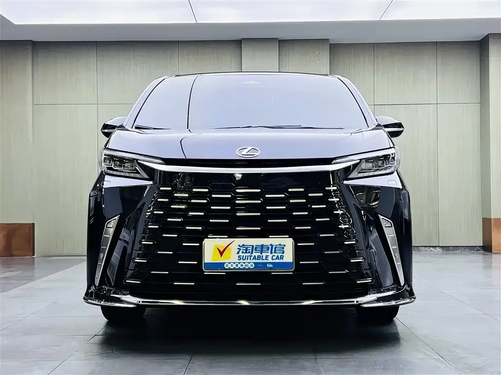 Lexus LM — фото 7