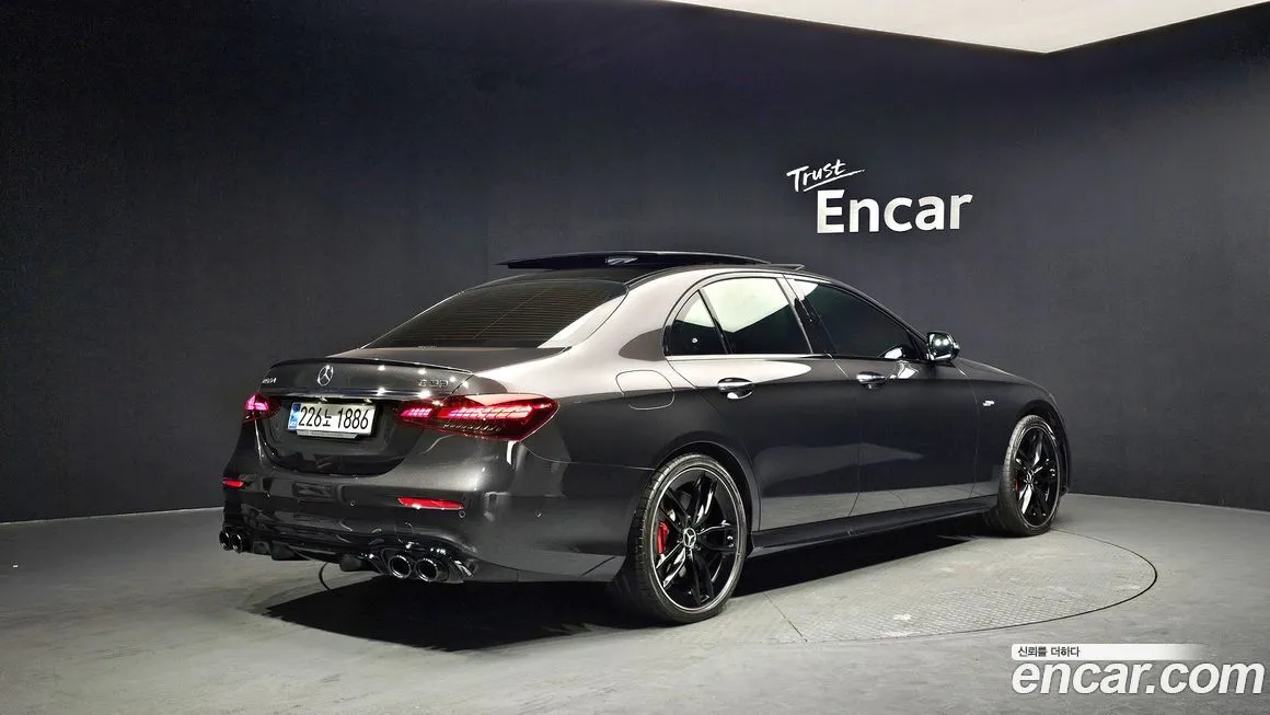 Mercedes-Benz E-Class — фото 2