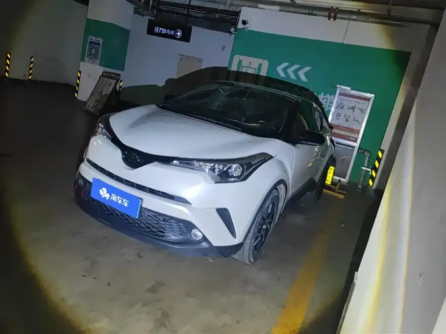 Toyota C-HR — фото 1