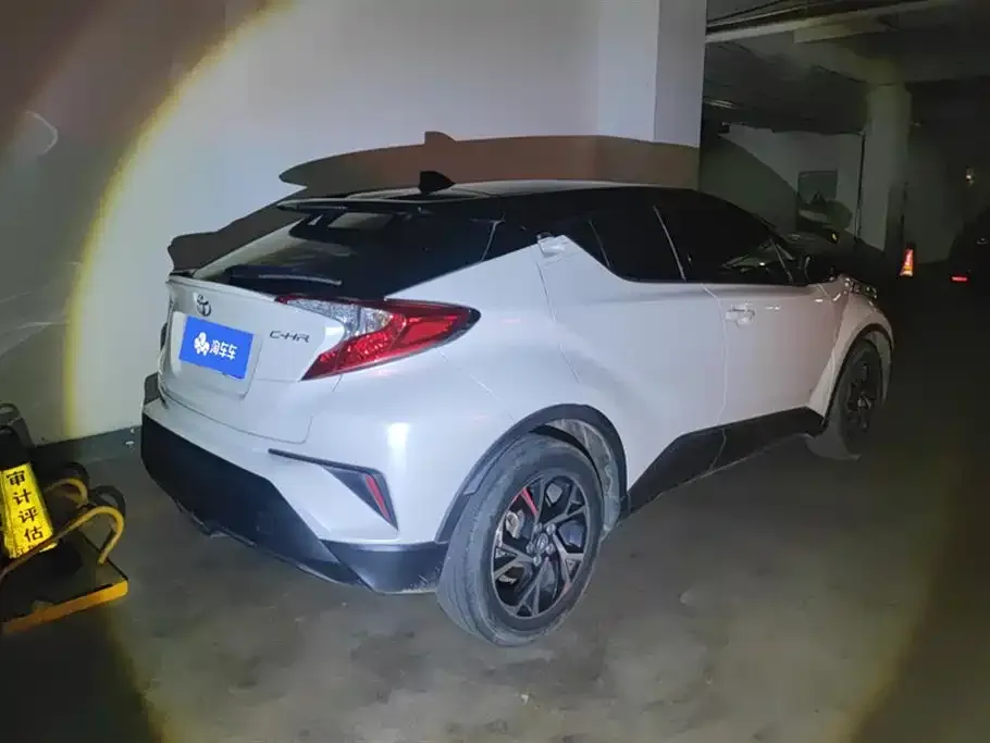 Toyota C-HR — фото 10