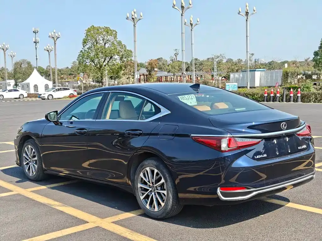 Lexus ES — фото 5