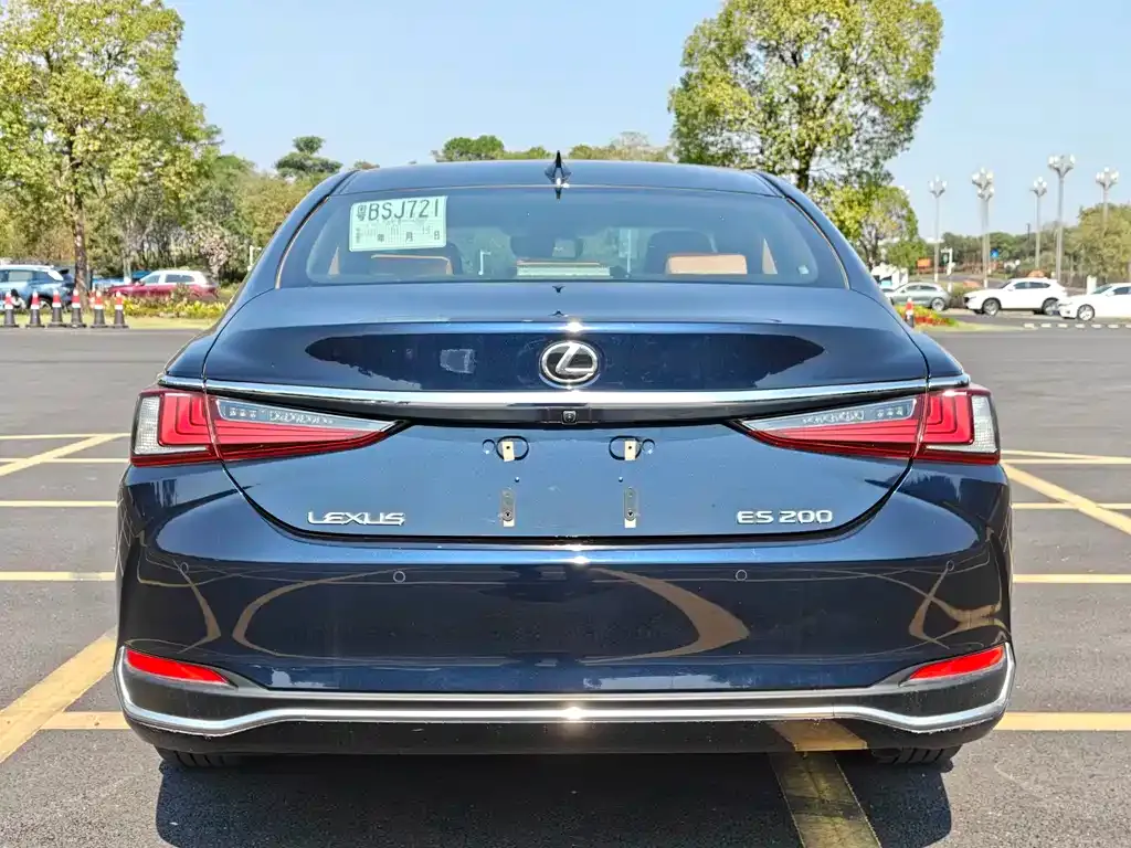 Lexus ES — фото 8