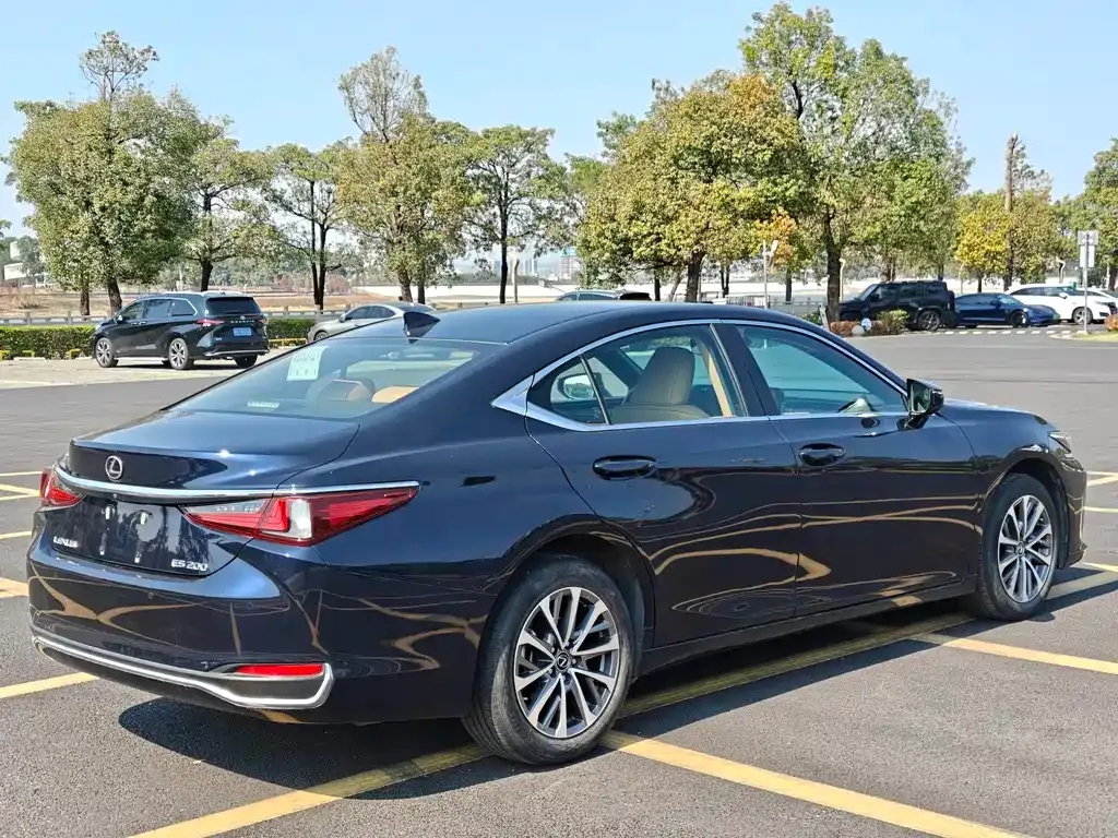 Lexus ES — фото 9