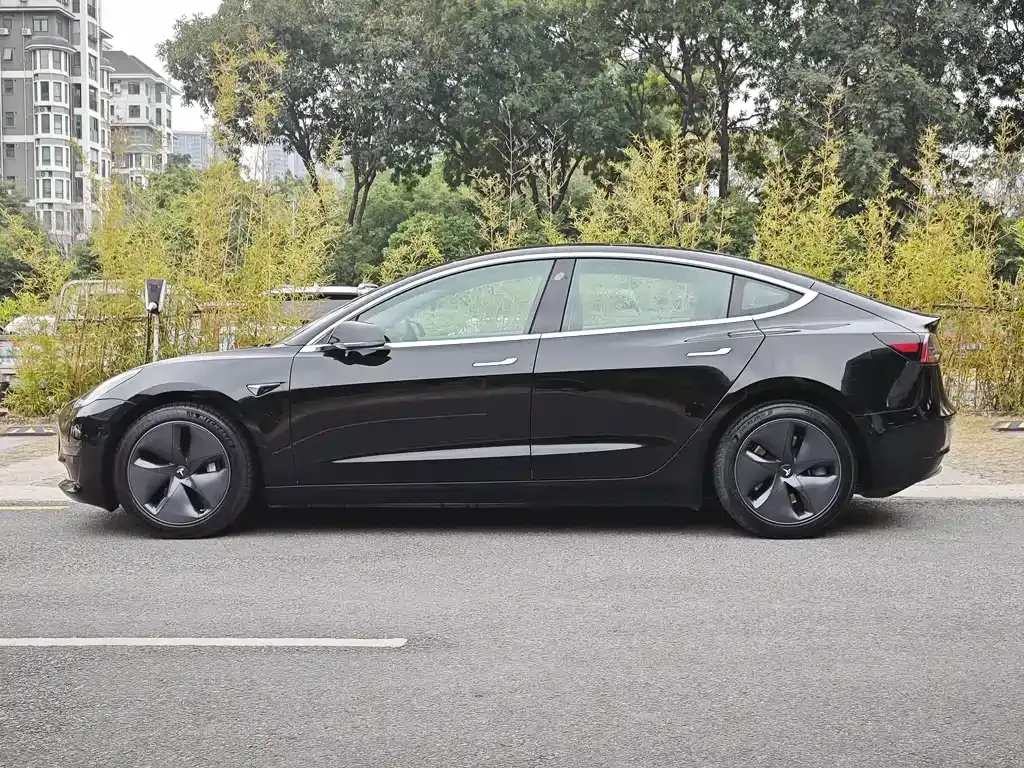 Tesla Model 3 — фото 7