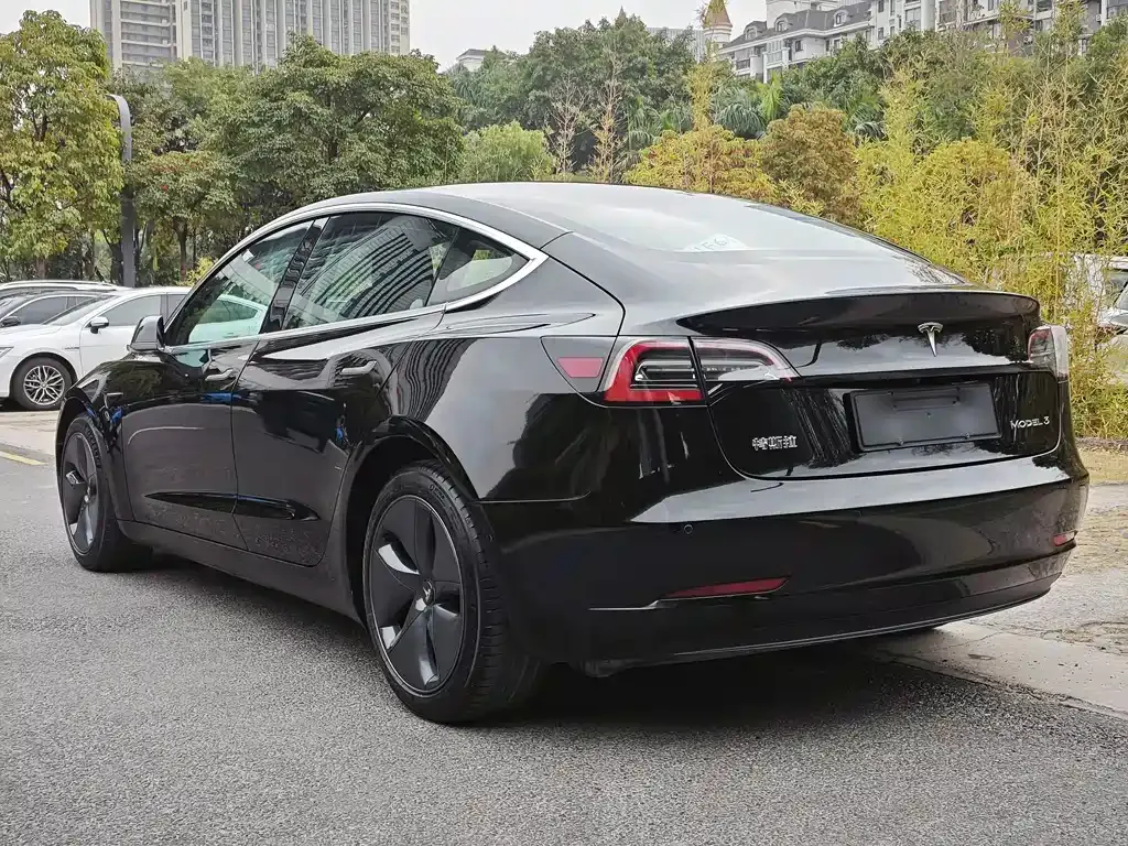 Tesla Model 3 — фото 6