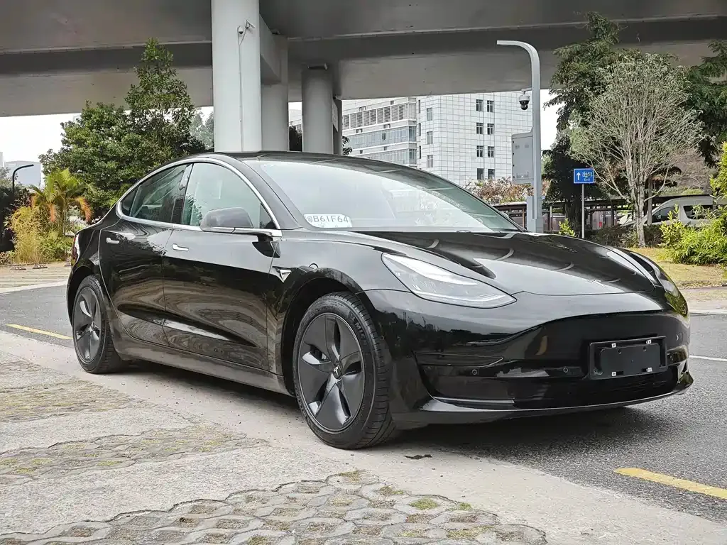 Tesla Model 3 — фото 9