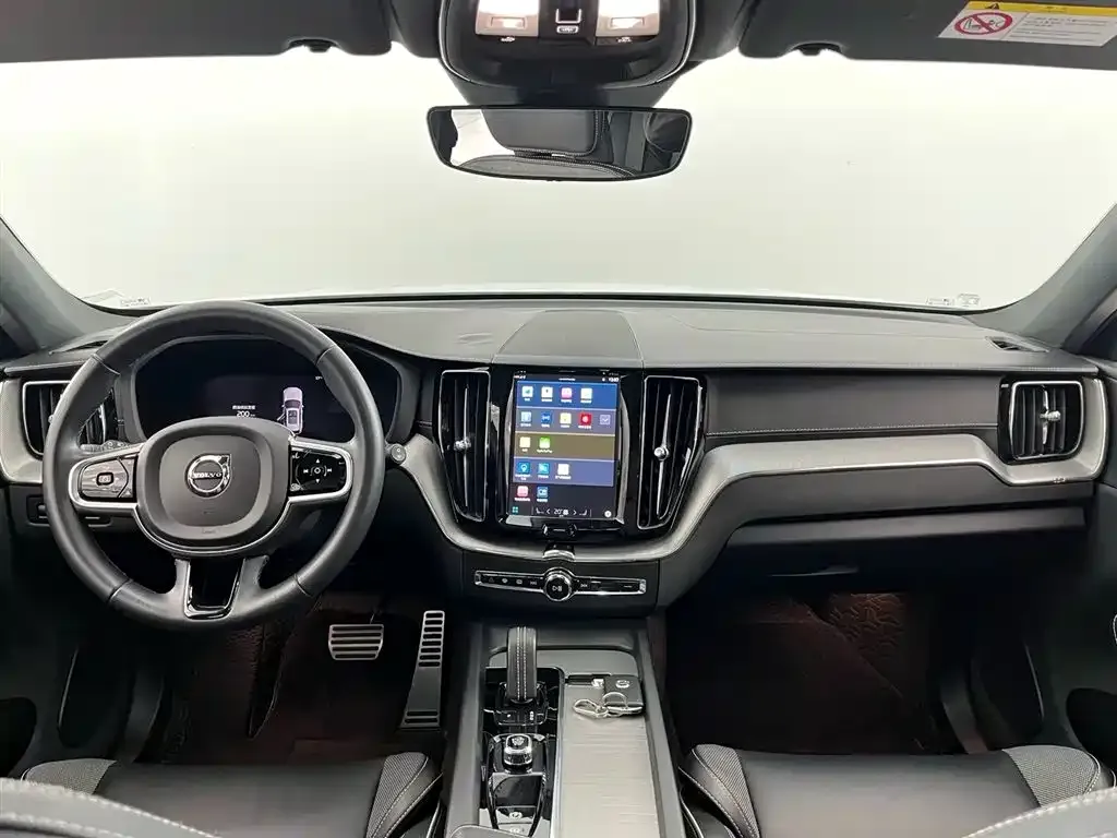 Volvo XC60 — фото 7