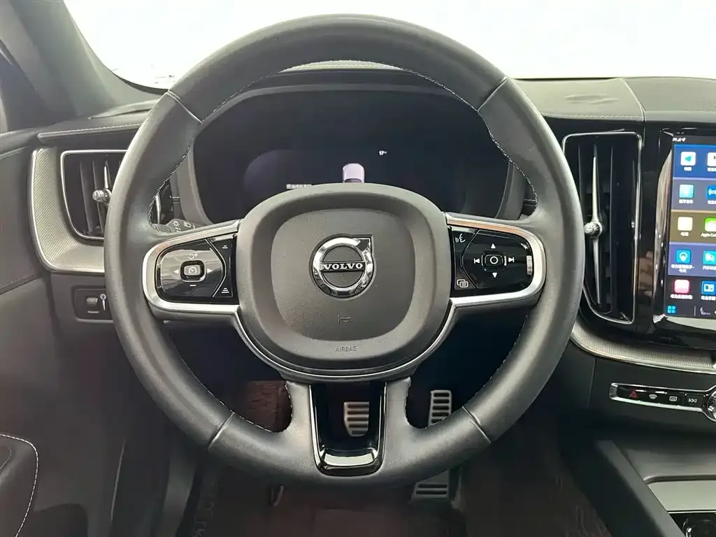 Volvo XC60 — фото 8