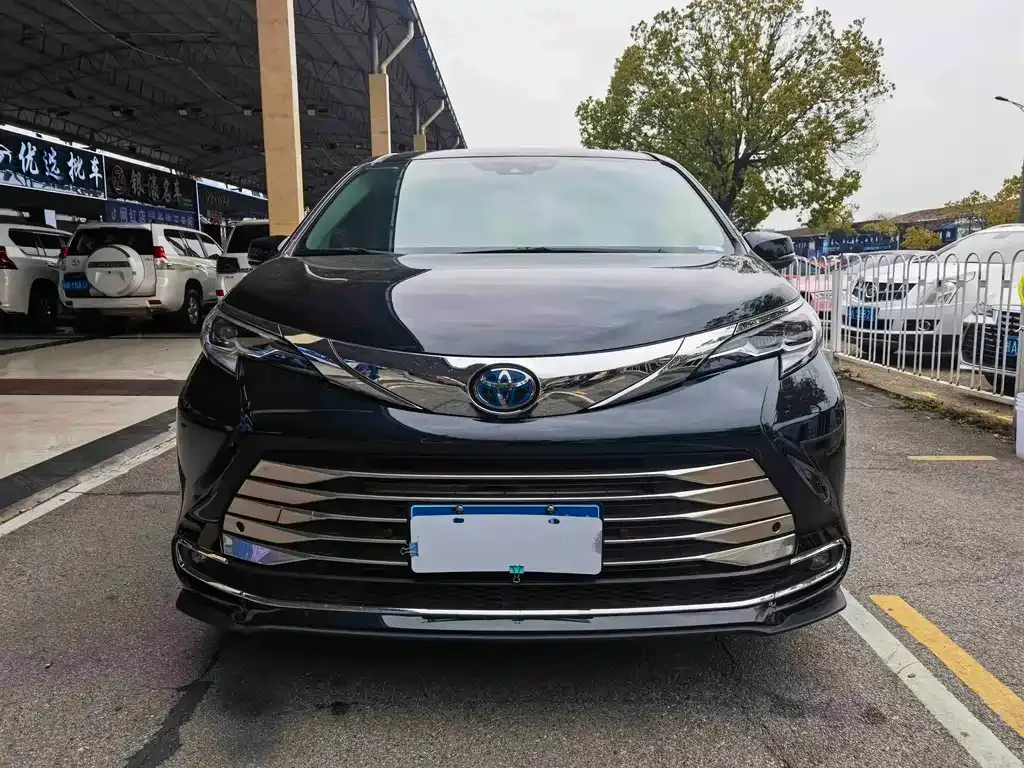 Toyota Sienna — фото 4
