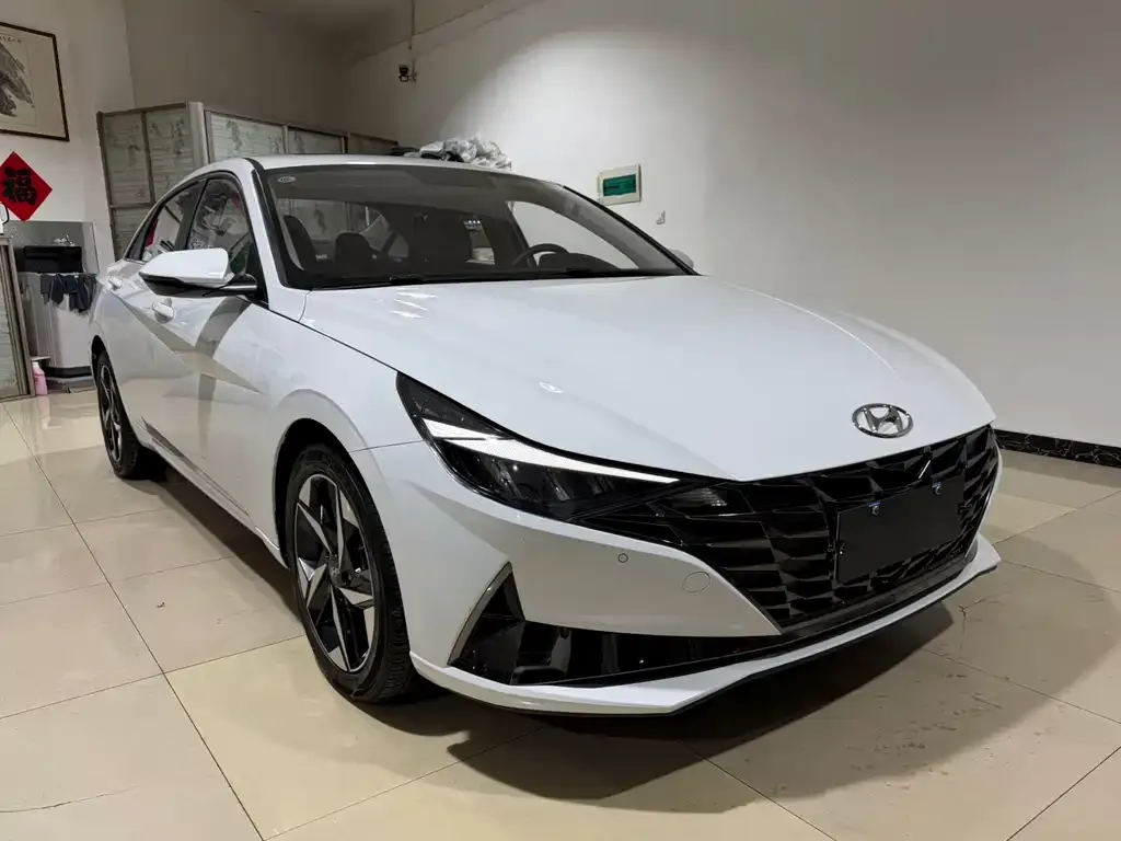 Hyundai Elantra — фото 3