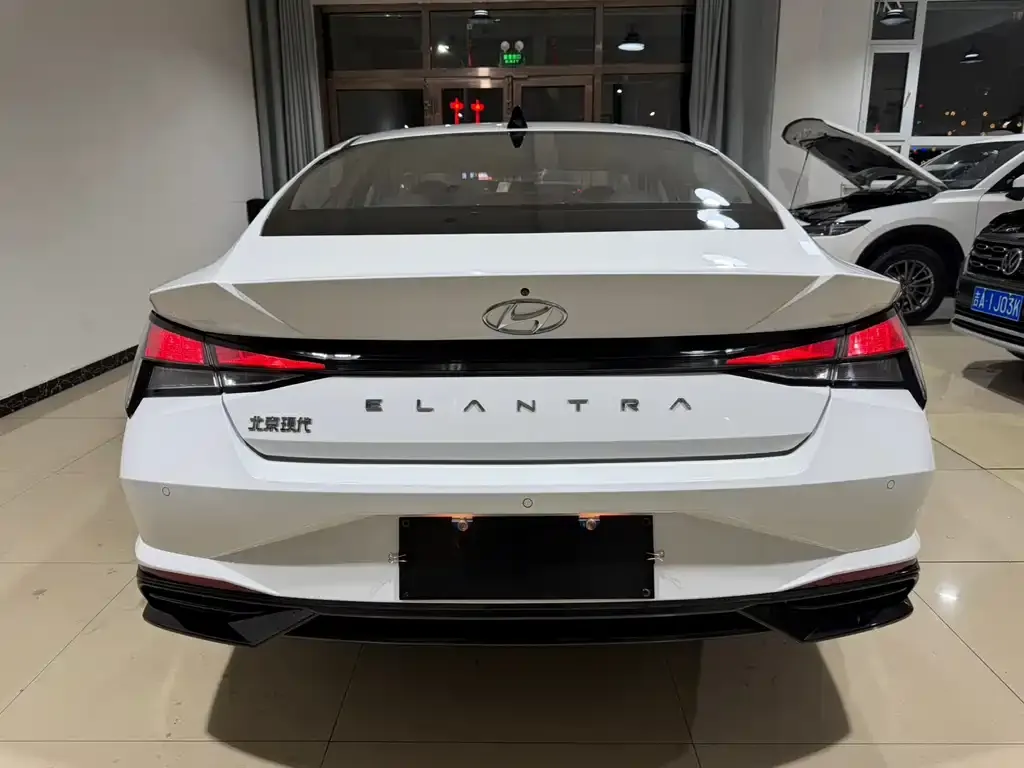 Hyundai Elantra — фото 4