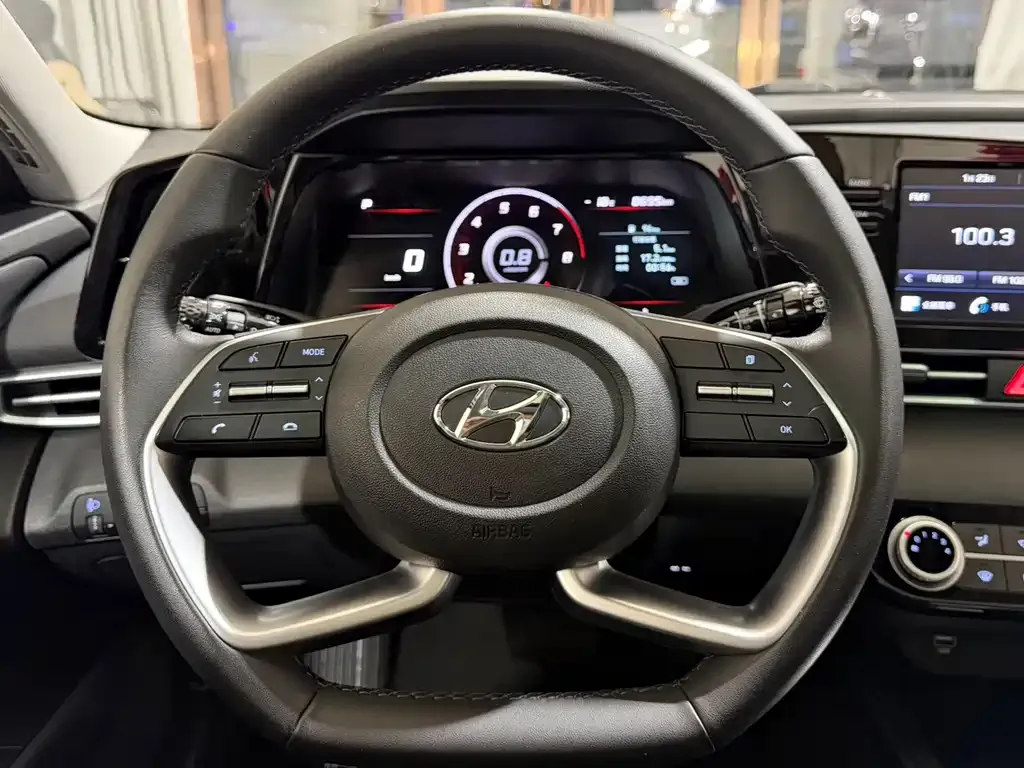 Hyundai Elantra — фото 10