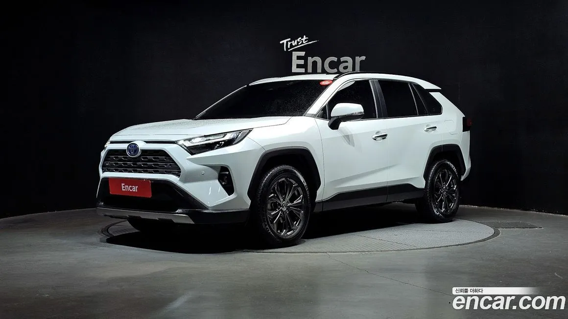 Toyota RAV4 — фото 1