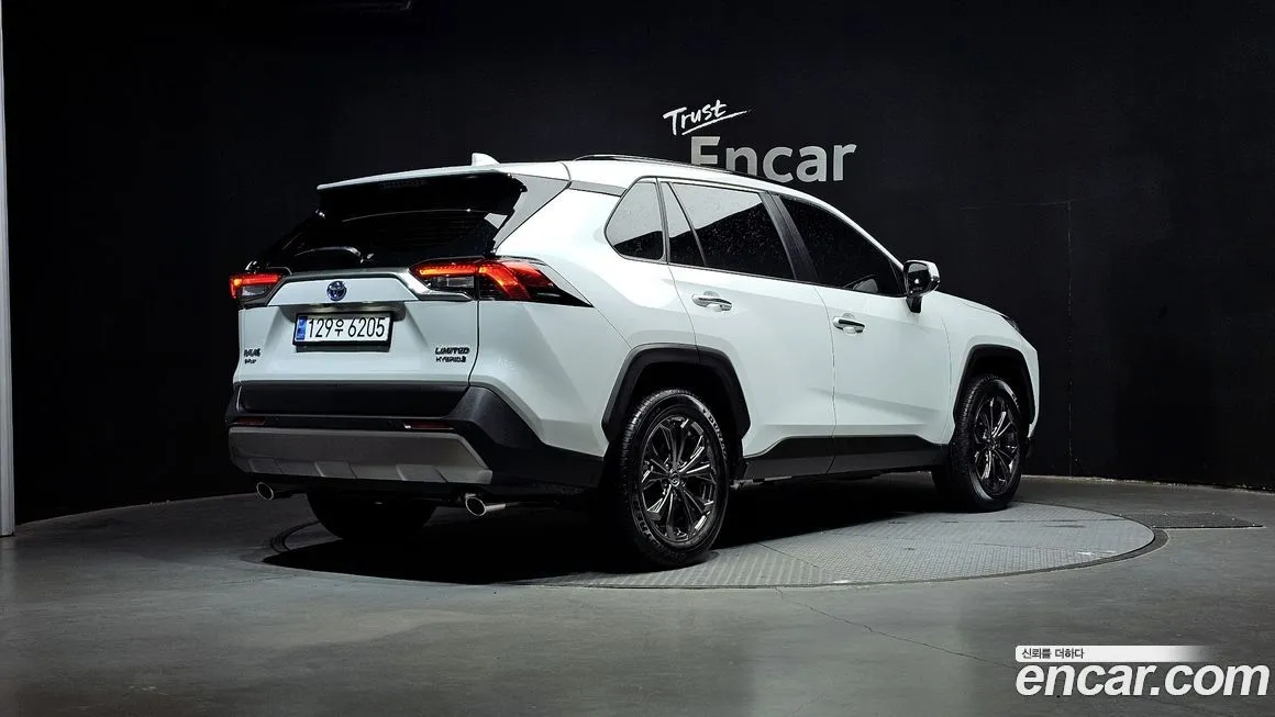Toyota RAV4 — фото 3