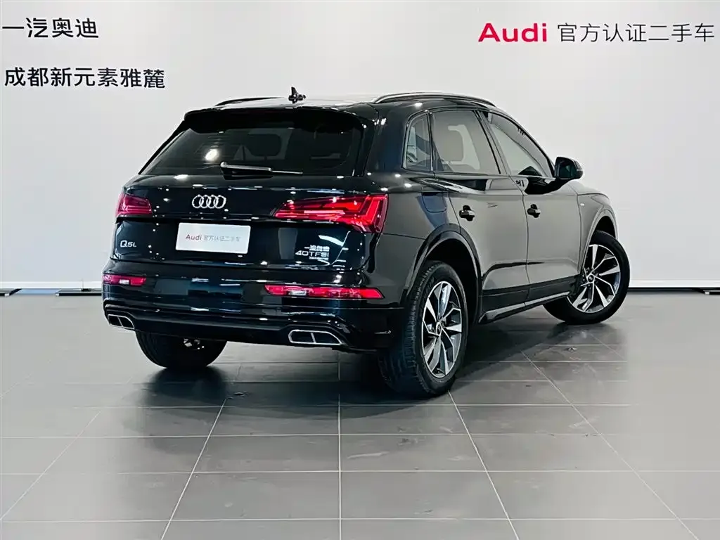 Audi Q5L — фото 10