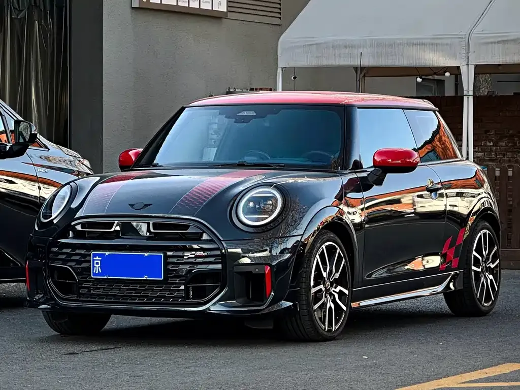 MINI JCW (John Cooper Works) — фото 1