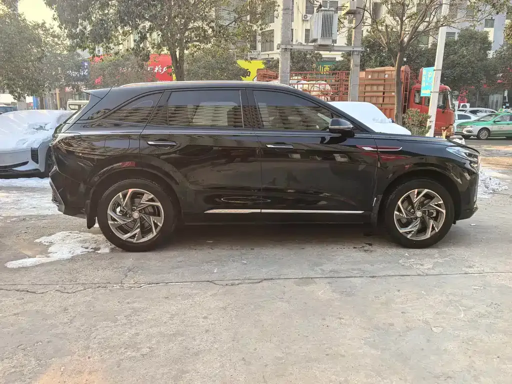 Hongqi HS3 PHEV — фото 2