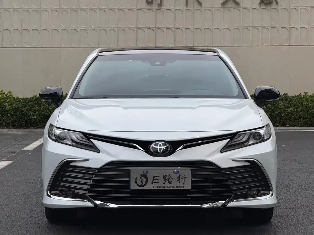 Toyota Camry — фото 9