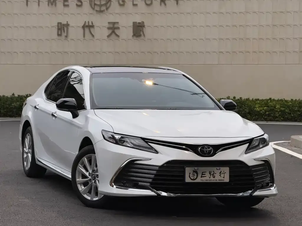 Toyota Camry — фото 10