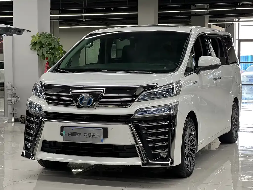 Toyota Vellfire — фото 1