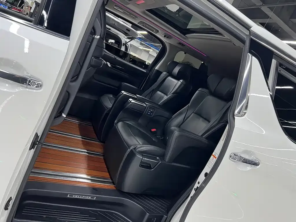 Toyota Vellfire — фото 5