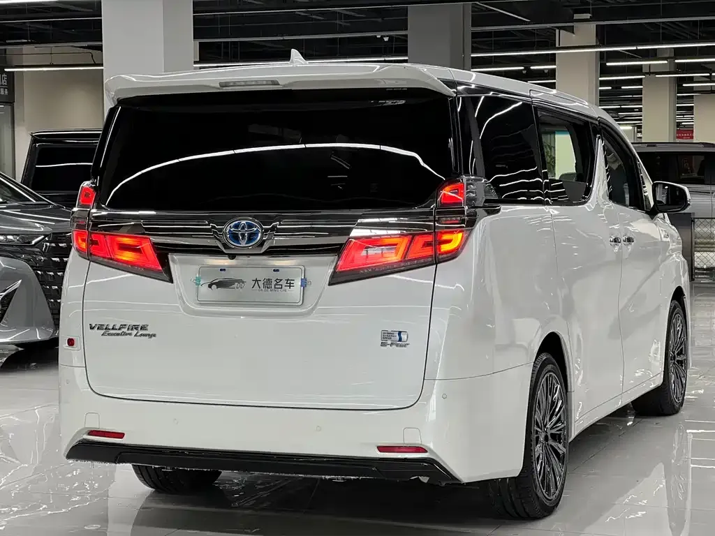 Toyota Vellfire — фото 7