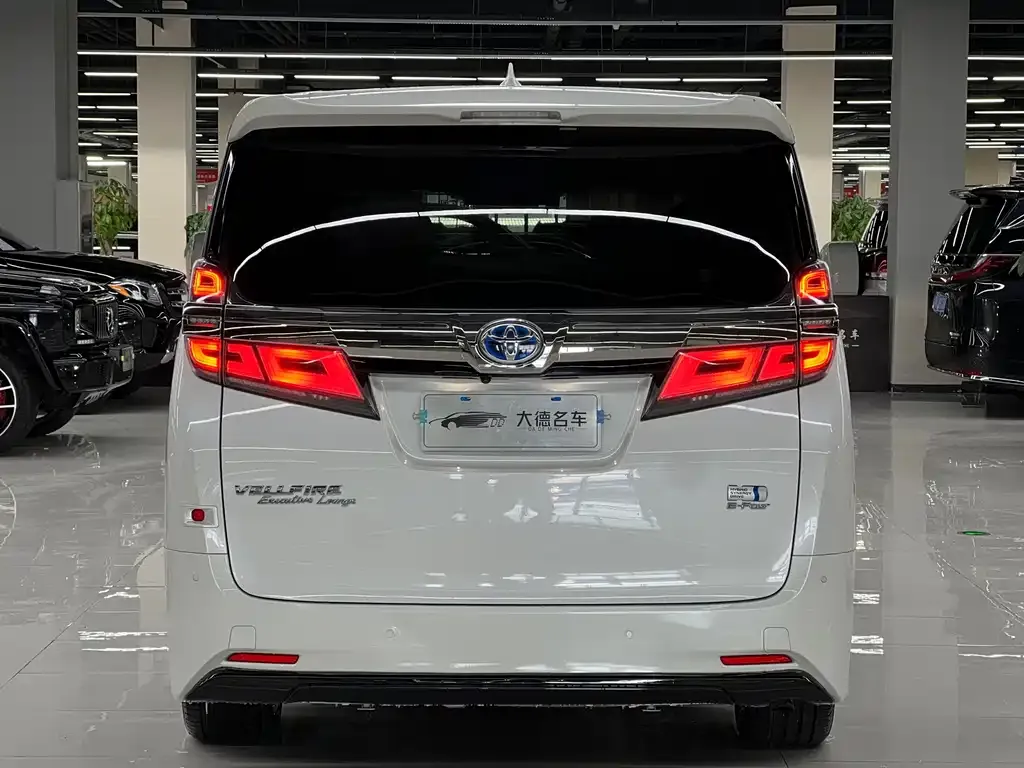 Toyota Vellfire — фото 2