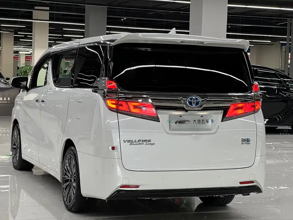 Toyota Vellfire — фото 6