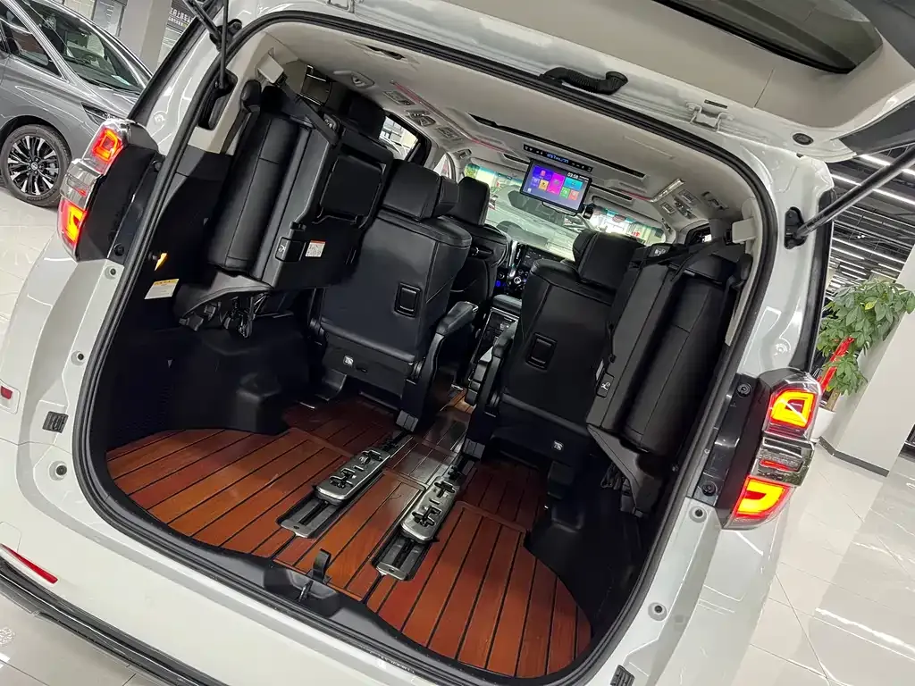 Toyota Vellfire — фото 8
