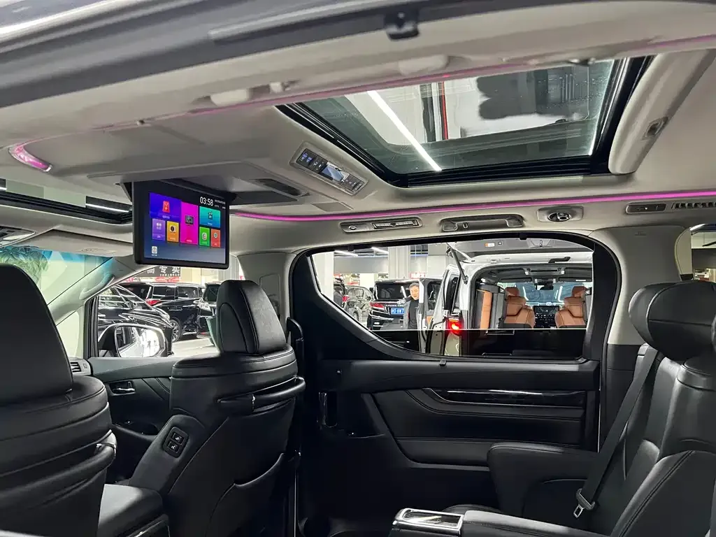 Toyota Vellfire — фото 3