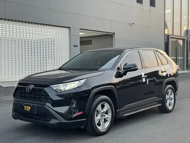 Toyota RAV4 — фото 1