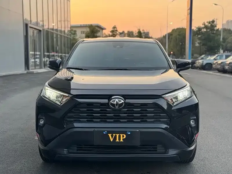 Toyota RAV4 — фото 8