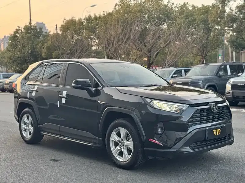 Toyota RAV4 — фото 6