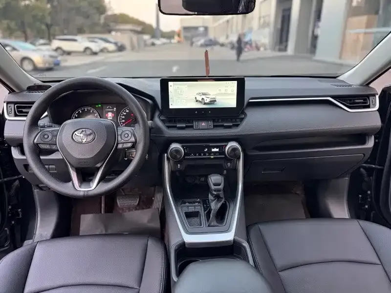 Toyota RAV4 — фото 3