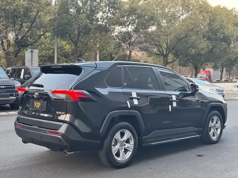 Toyota RAV4 — фото 4